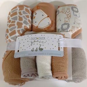 Baby hooded bath towel and washcloth set